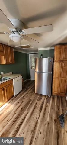 81 NORRIS AVE, Berkeley Springs, WV 25411