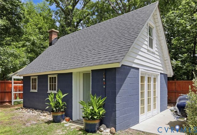 13329 S Chester Rd, Chester, VA 23831