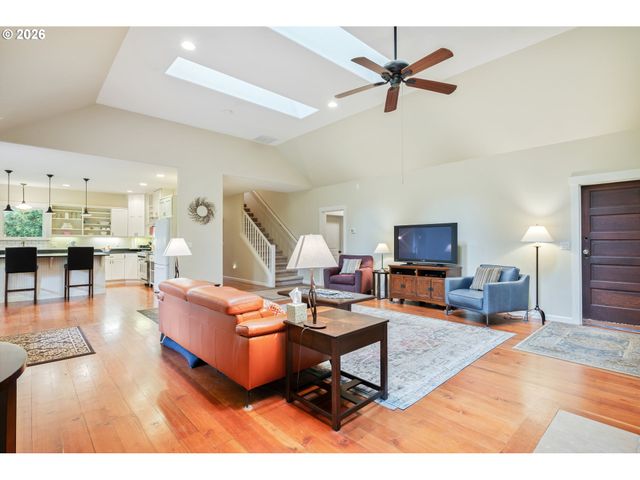 180 TRINITY Dr, Castle Rock, WA 98611