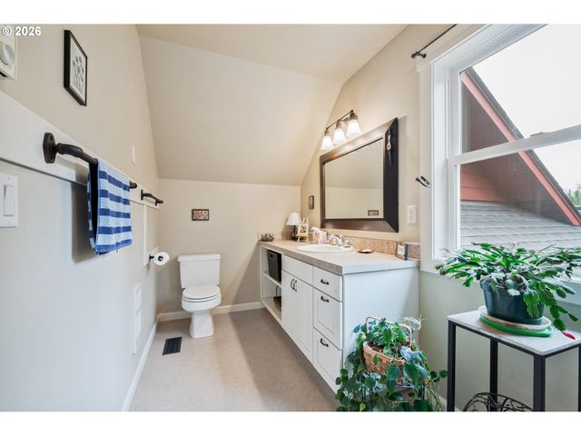 180 TRINITY Dr, Castle Rock, WA 98611