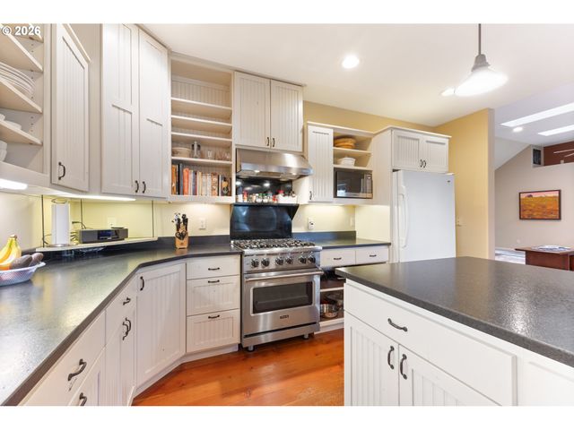 180 TRINITY Dr, Castle Rock, WA 98611