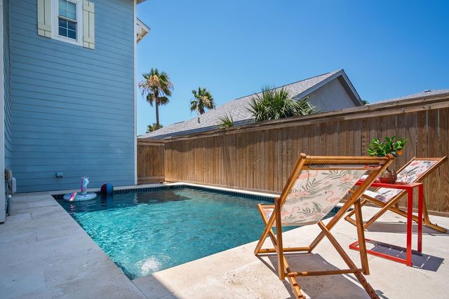 522 Rockport Channel, Port Aransas, TX 78373