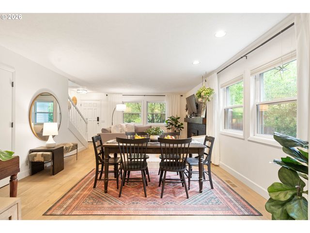 3453 E BURNSIDE St, Portland, OR 97214