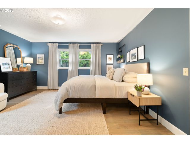 3453 E BURNSIDE St, Portland, OR 97214