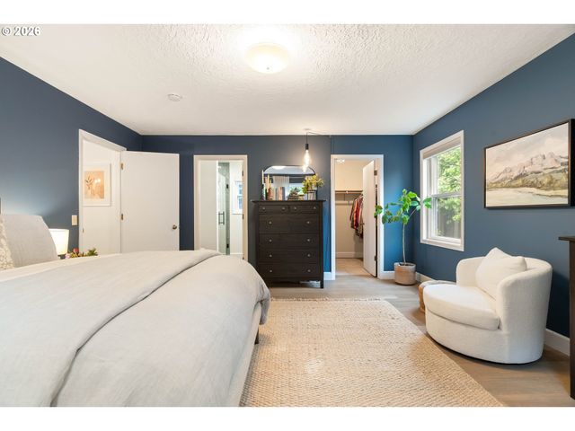 3453 E BURNSIDE St, Portland, OR 97214