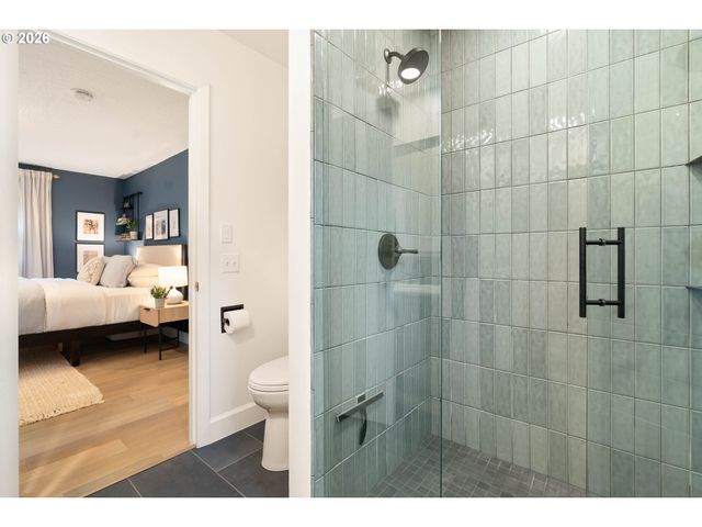 3453 E BURNSIDE St, Portland, OR 97214