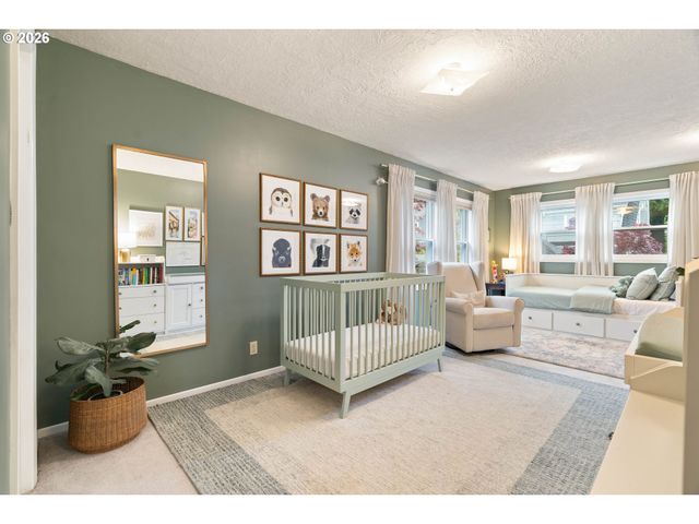 3453 E BURNSIDE St, Portland, OR 97214