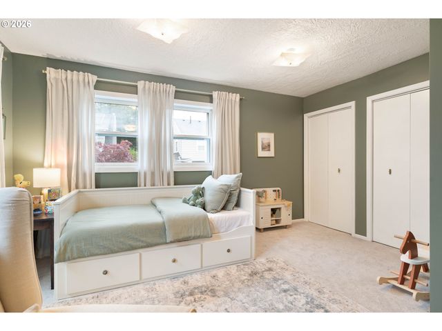 3453 E BURNSIDE St, Portland, OR 97214