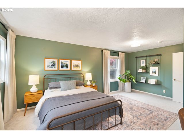 3453 E BURNSIDE St, Portland, OR 97214