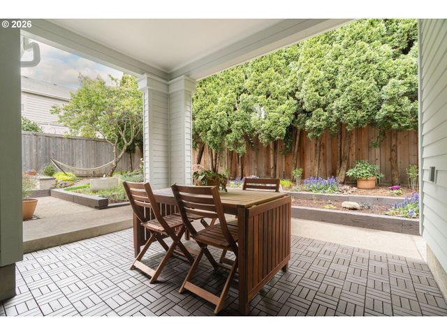 3453 E BURNSIDE St, Portland, OR 97214