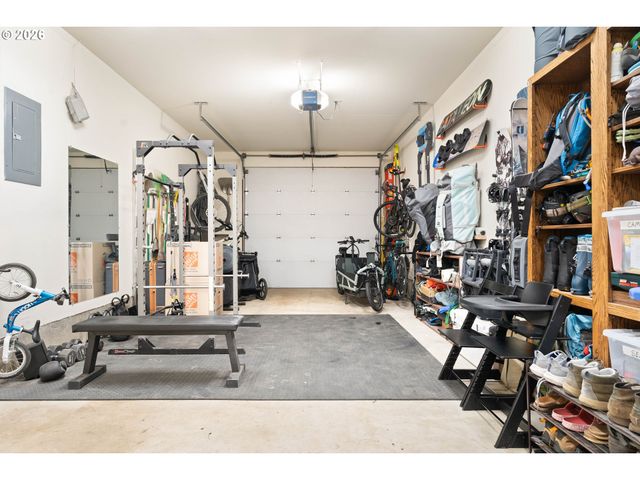 3453 E BURNSIDE St, Portland, OR 97214