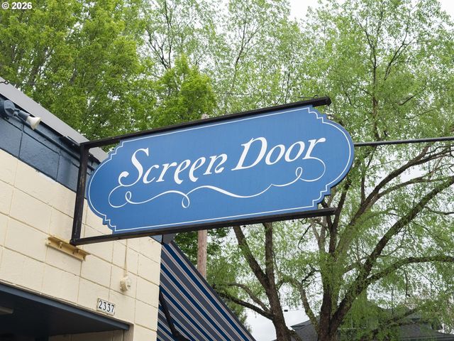 3453 E BURNSIDE St, Portland, OR 97214