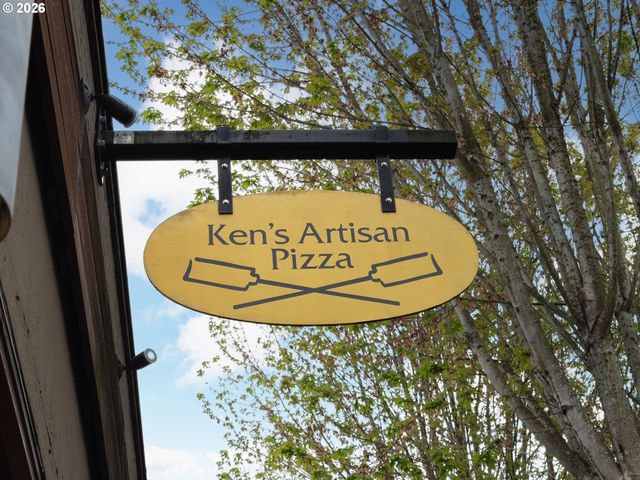 3453 E BURNSIDE St, Portland, OR 97214