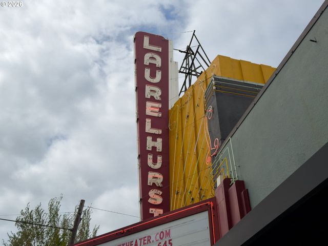 3453 E BURNSIDE St, Portland, OR 97214