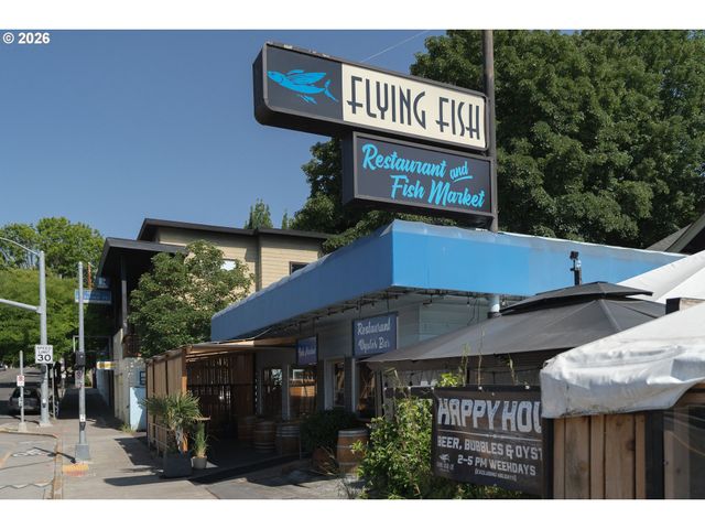 3453 E BURNSIDE St, Portland, OR 97214