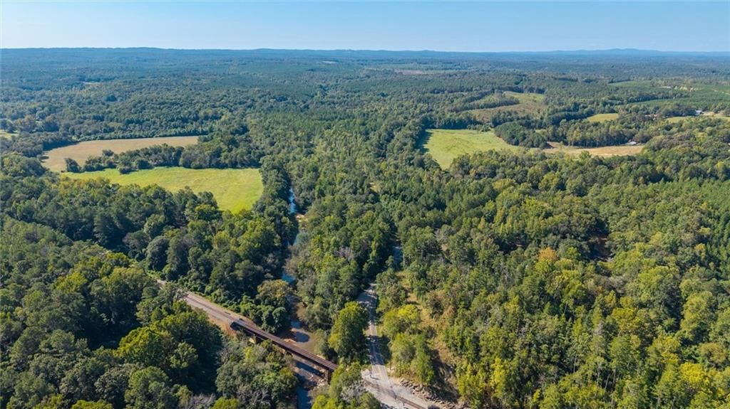 Image 3 of property listing at 702 Liner Road, Tallapoosa, GA 30176