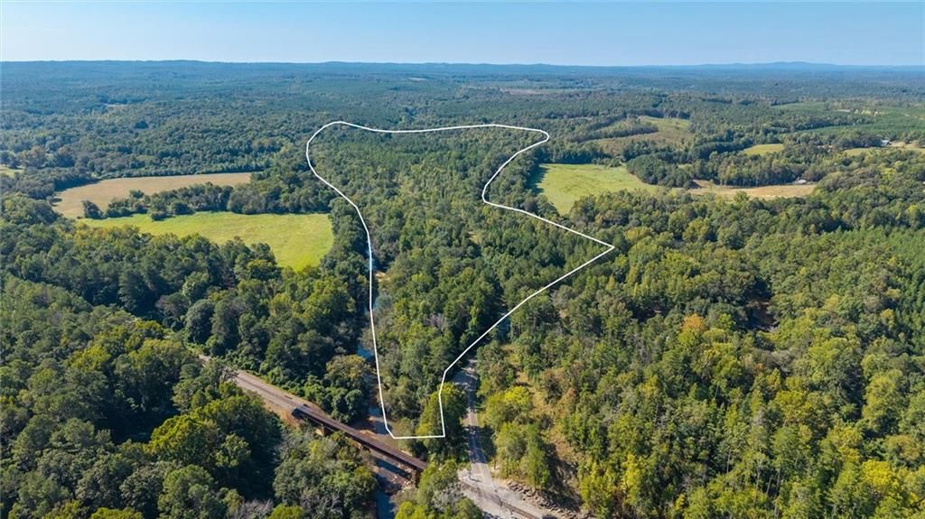 Image 4 of property listing at 702 Liner Road, Tallapoosa, GA 30176