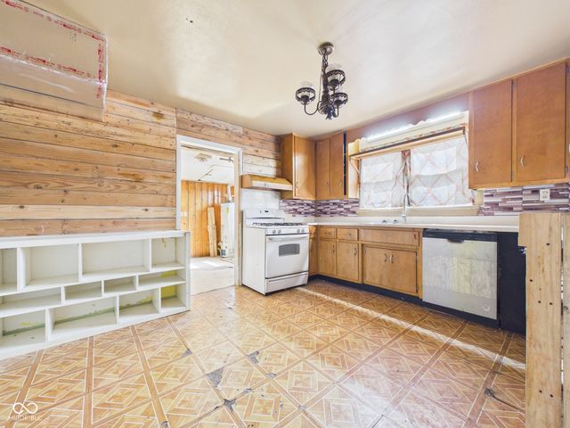 515 S Harrison Street, Alexandria, IN 46001