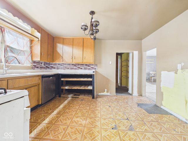 515 S Harrison Street, Alexandria, IN 46001