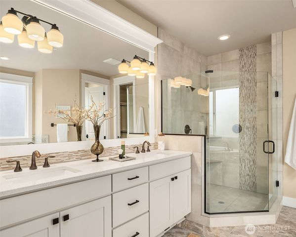 632 SW 185th St, Normandy Park, WA 98166