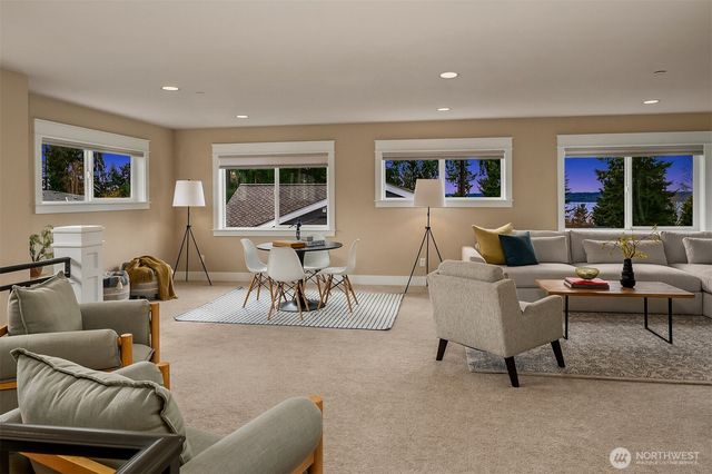 632 SW 185th St, Normandy Park, WA 98166