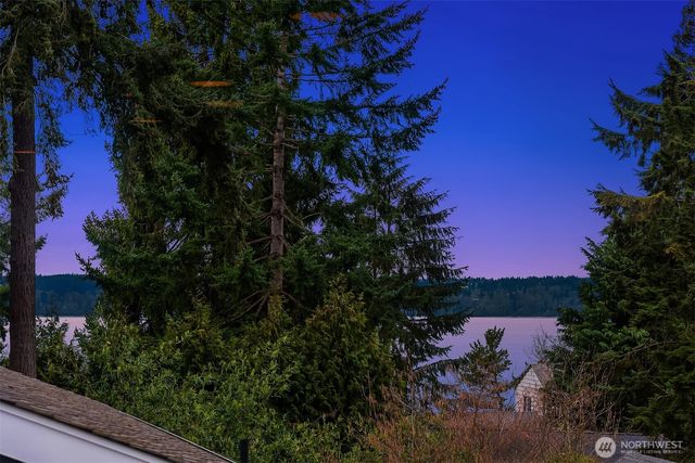 632 SW 185th St, Normandy Park, WA 98166