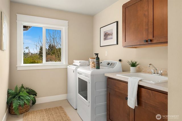 632 SW 185th St, Normandy Park, WA 98166