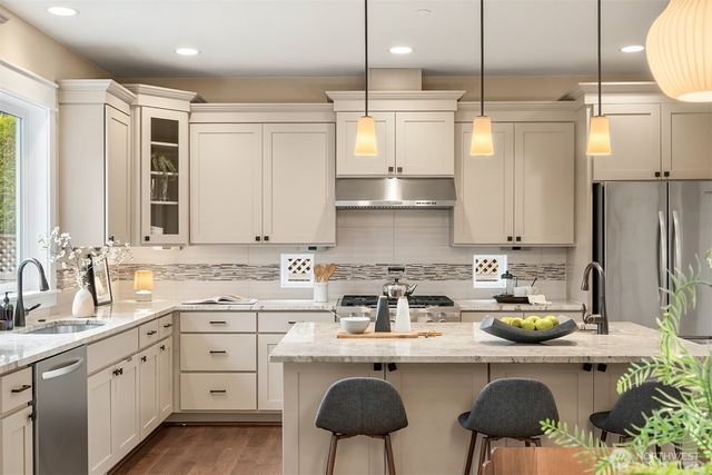 632 SW 185th St, Normandy Park, WA 98166