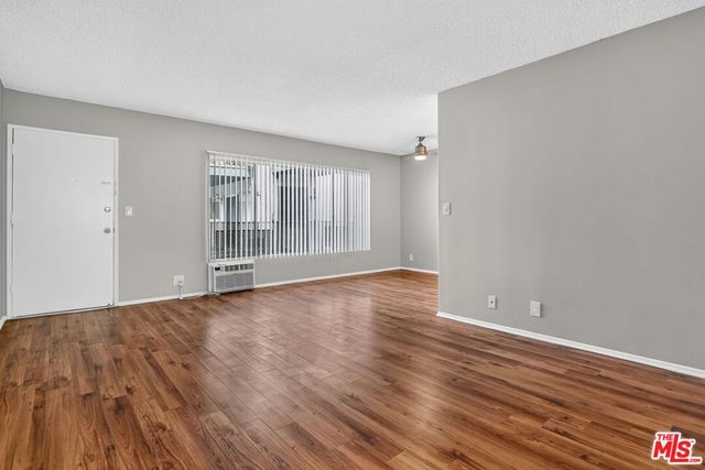 5361 Russell Avenue 105, Los Angeles, CA 90027