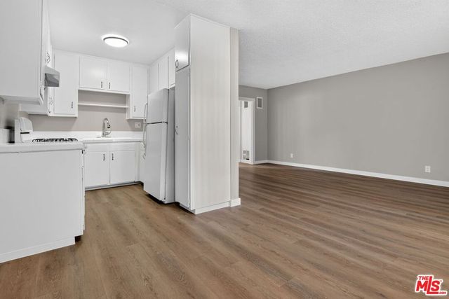 5361 Russell Avenue 105, Los Angeles, CA 90027
