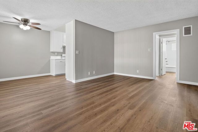 5361 Russell Avenue 105, Los Angeles, CA 90027