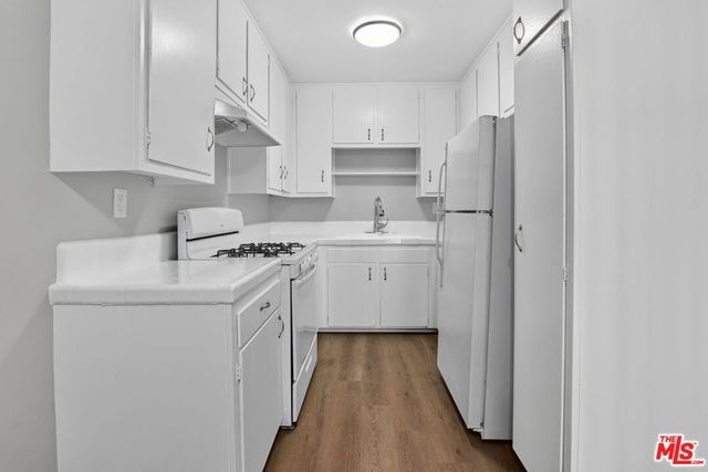 5361 Russell Avenue 105, Los Angeles, CA 90027