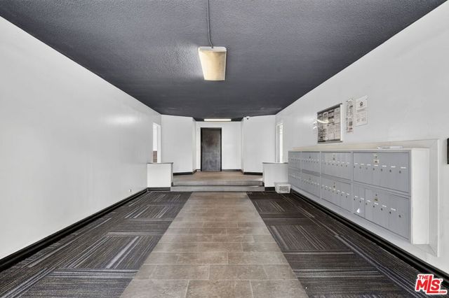 5361 Russell Avenue 105, Los Angeles, CA 90027
