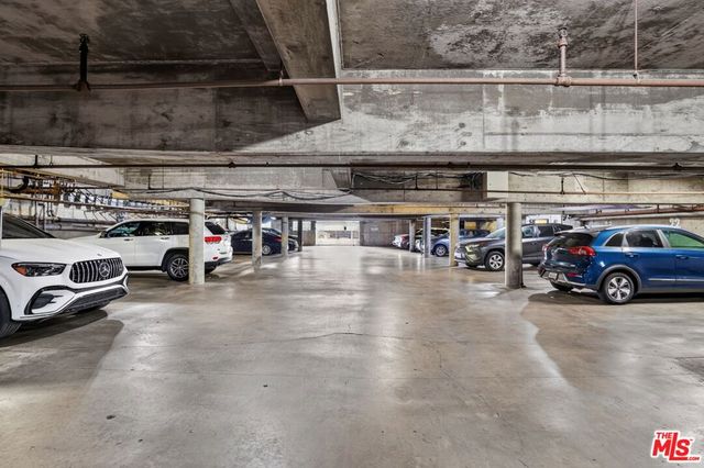 5361 Russell Avenue 105, Los Angeles, CA 90027