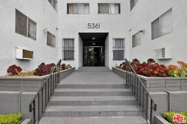 5361 Russell Avenue 105, Los Angeles, CA 90027