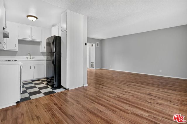 5361 Russell Avenue 105, Los Angeles, CA 90027