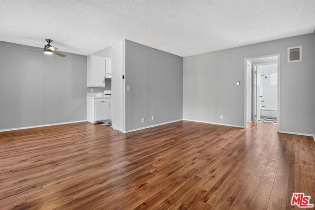 5361 Russell Avenue 105, Los Angeles, CA 90027