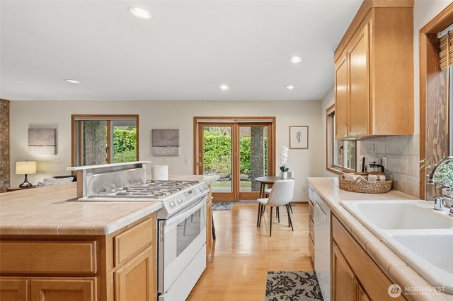 7810 175th Street SW, Edmonds, WA 98026