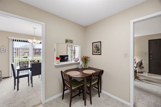 5716 Golden Court NE 52, Cedar Rapids, IA 52402