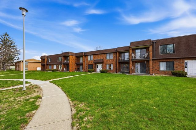 5716 Golden Court NE 52, Cedar Rapids, IA 52402