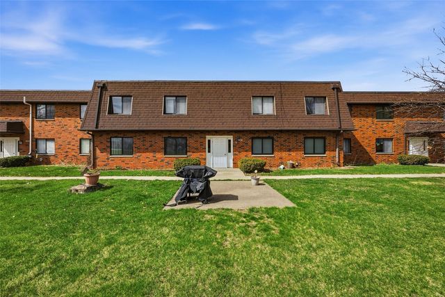 5716 Golden Court NE 52, Cedar Rapids, IA 52402