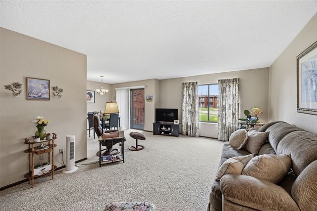 5716 Golden Court NE 52, Cedar Rapids, IA 52402