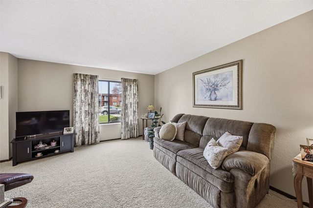5716 Golden Court NE 52, Cedar Rapids, IA 52402