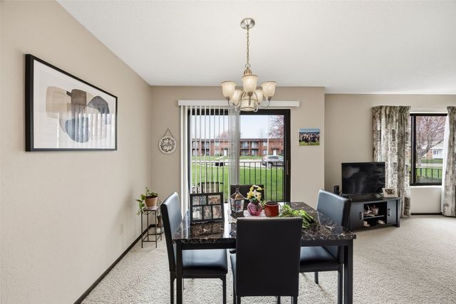 5716 Golden Court NE 52, Cedar Rapids, IA 52402