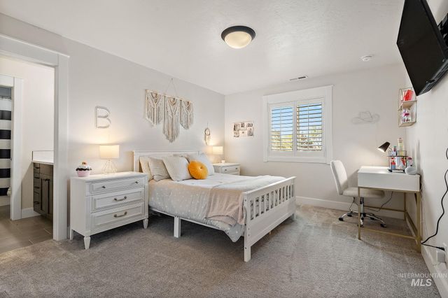 2245 N Burnam Ave, Star, ID 83669