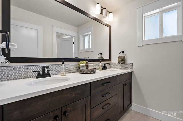 2245 N Burnam Ave, Star, ID 83669