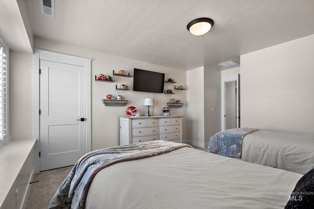 2245 N Burnam Ave, Star, ID 83669