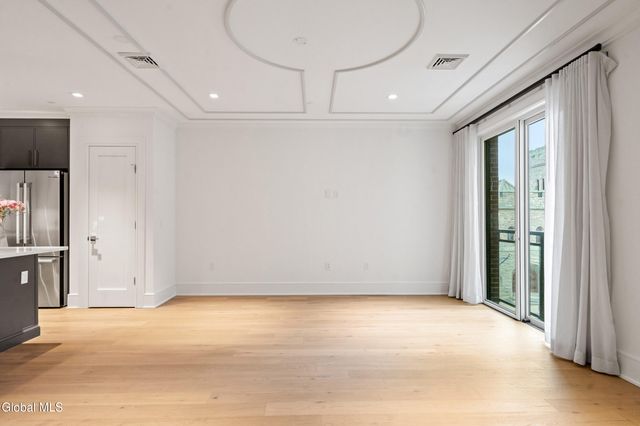 19 Washington Street 360 N, Saratoga Springs, Inside, NY 12866