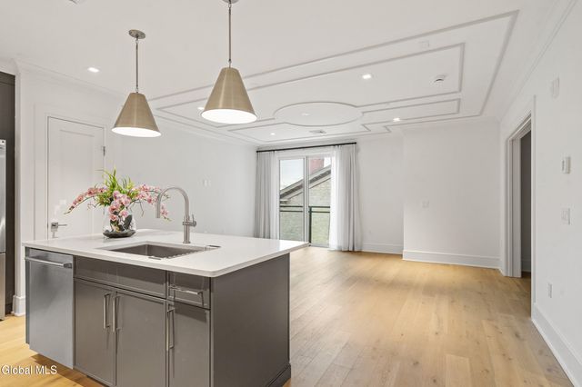 19 Washington Street 360 N, Saratoga Springs, Inside, NY 12866