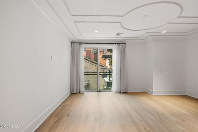 19 Washington Street 360 N, Saratoga Springs, Inside, NY 12866